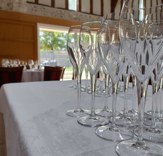 Auberge du prieuré normand, salle de réception, photo, verre champagne